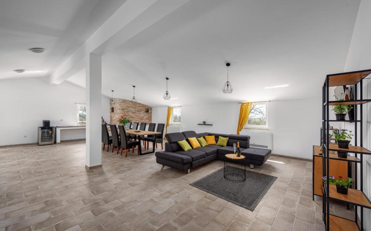 Apartments Valeria Divšići 外观 照片